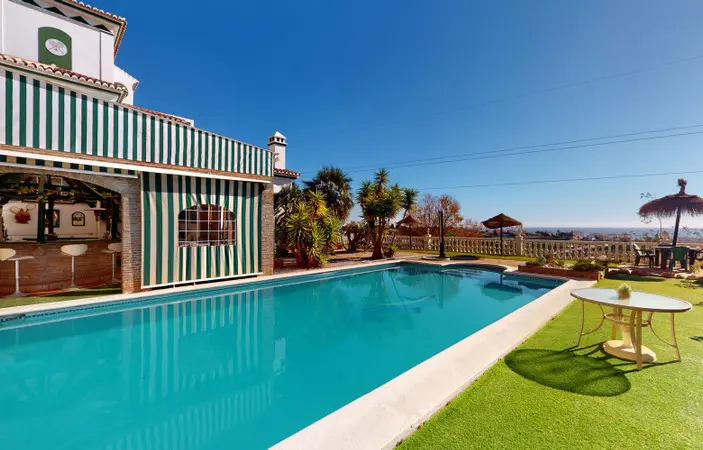 8 habs Villa - Chalet a la venta en Torrox Costa - R4244080