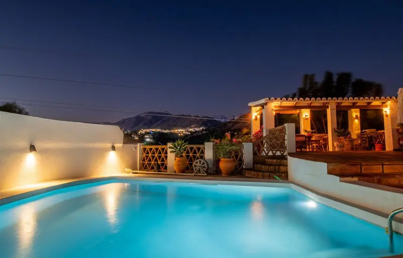 4 habs Villa - Chalet a la venta en Nerja - R5251327