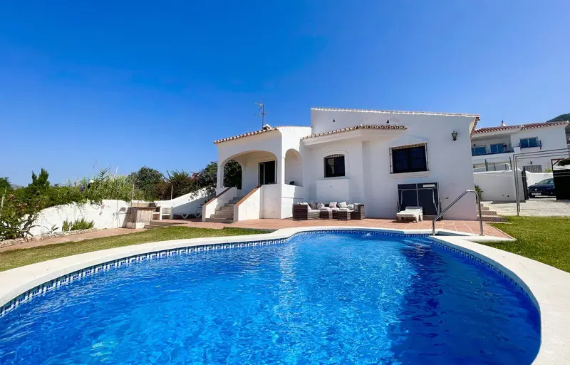 2 habs Villa - Chalet a la venta en Nerja - R5080180