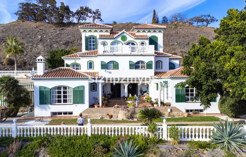 8 habs Villa - Chalet a la venta en Torrox - R4942018